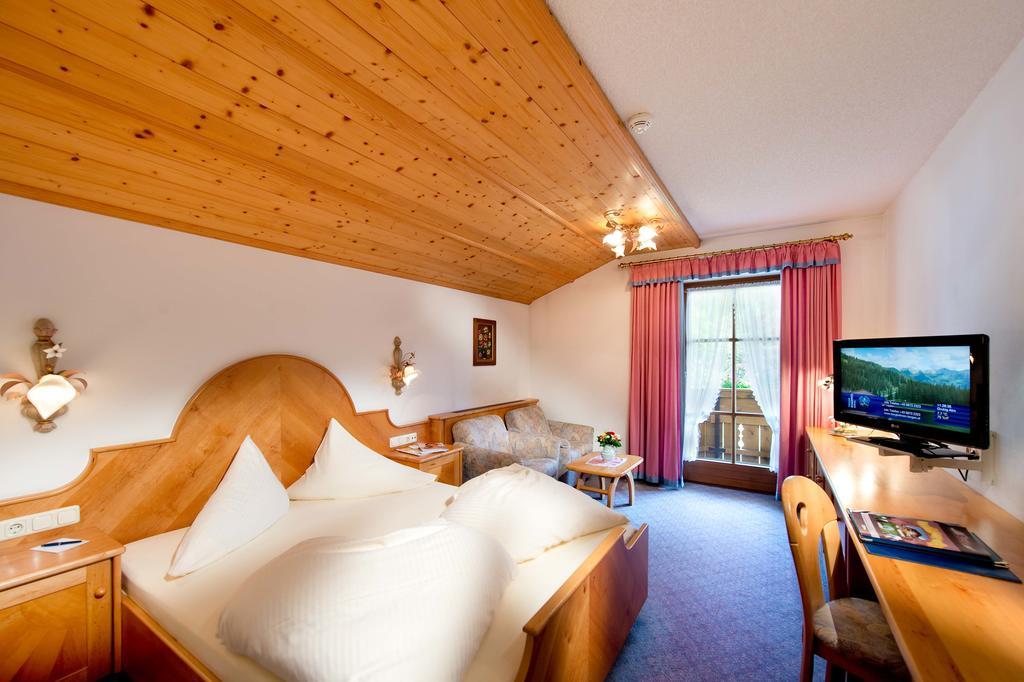 Hotel Bergland Lermoos Rom bilde