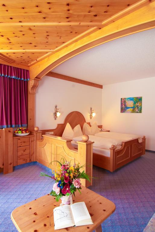 Hotel Bergland Lermoos Rom bilde